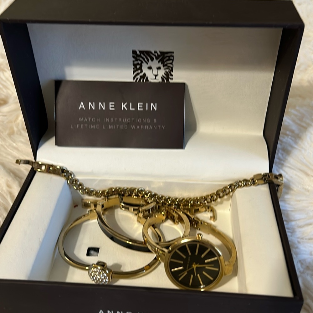 Anne Klein Watch/bracelet set